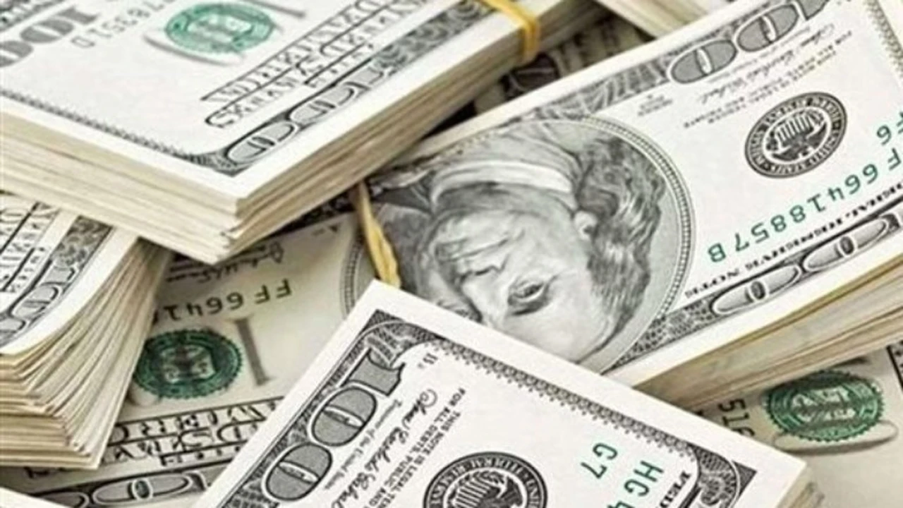 تغيرات ملحوظة في أسعار صرف الدولار داخل البنوك المصرية مقابل العملة المحلية